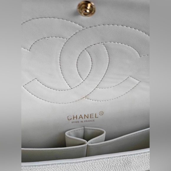 Classic Chanel Flap Handbag - Picture 4 of 6